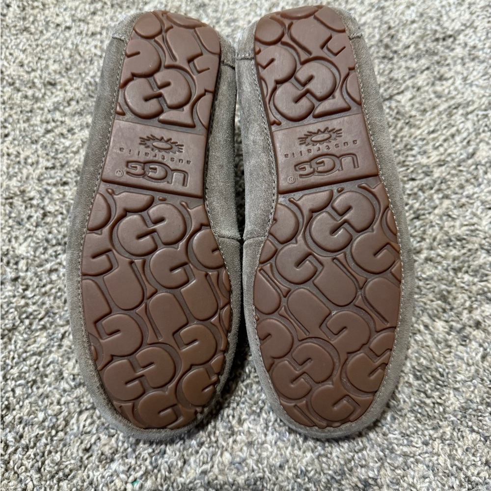 UGG women Moccasin Slippers - Picture 5 of 6